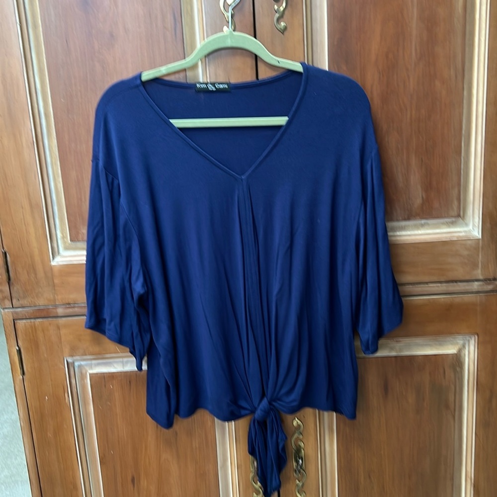 Kim & Cami blue large top